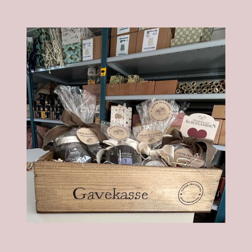 Gavekasse med 5 indpakkede gaver – altid en gave klar