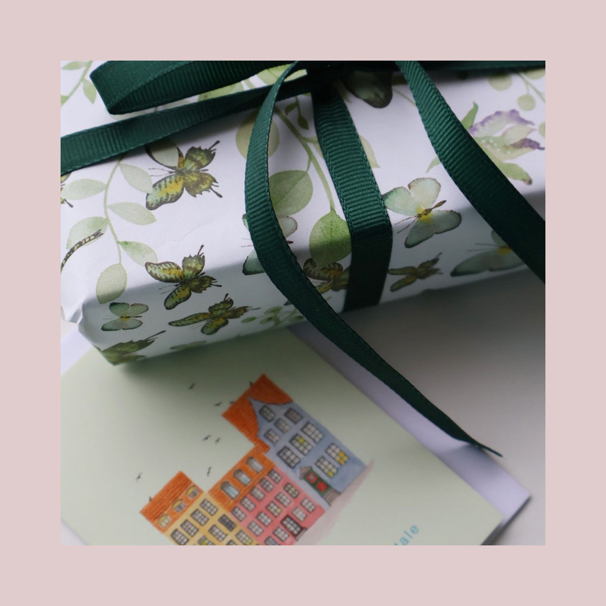 Gavepapir Green Butterflies 5 m | Annemette Voss