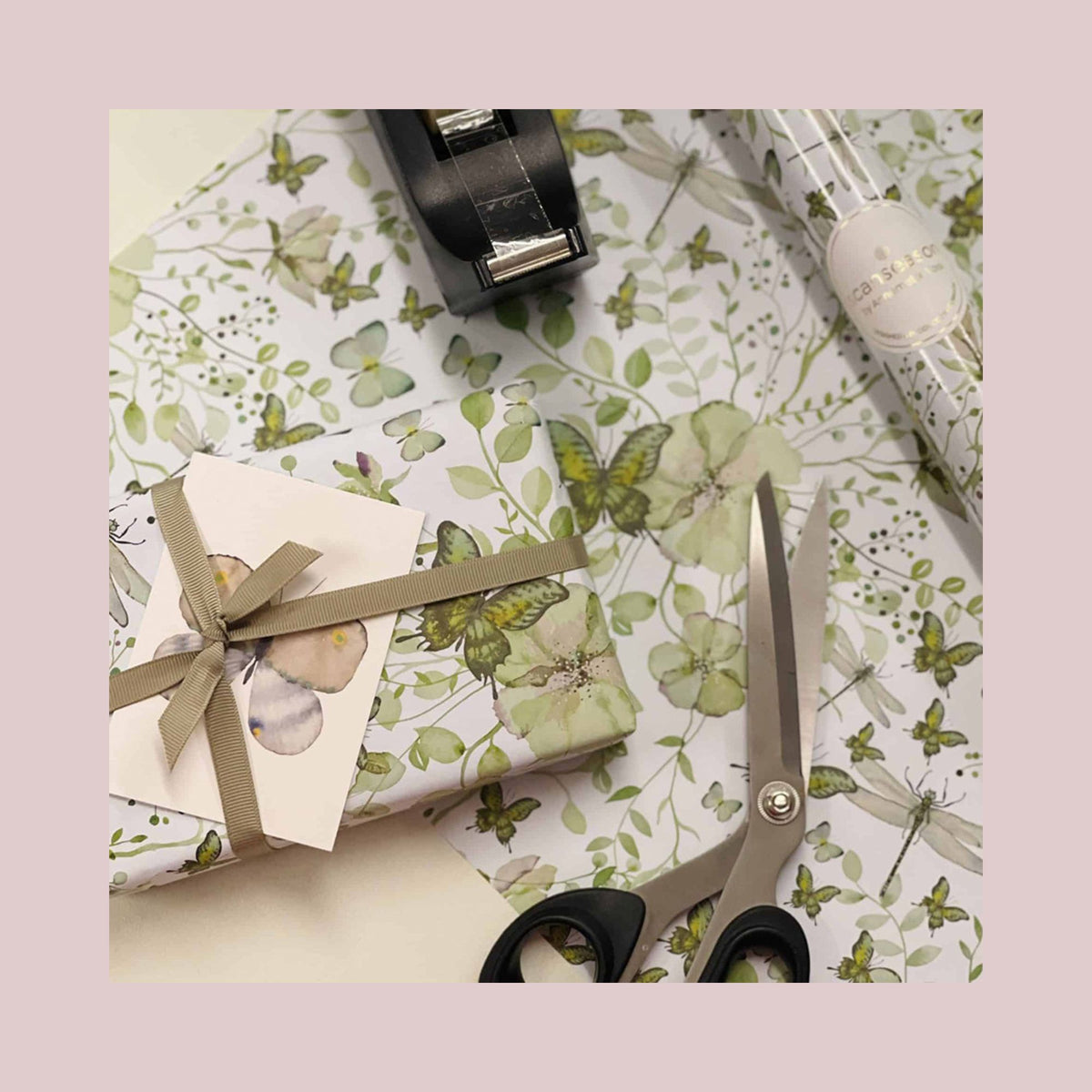 Gavepapir Green Butterflies 5 m | Annemette Voss