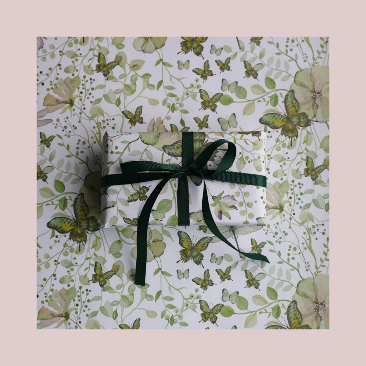 Gavepapir Green Butterflies 5 m | Annemette Voss