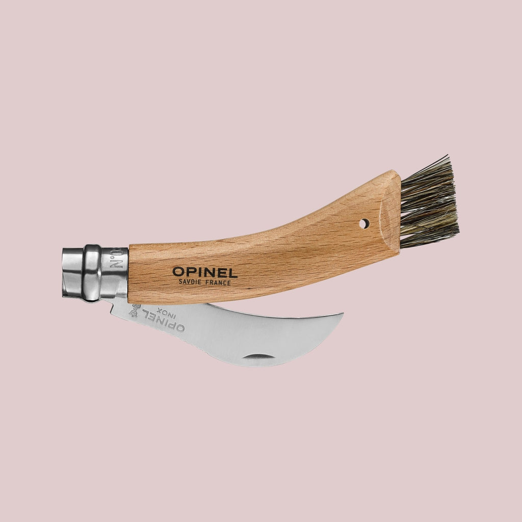 Opinel N°08 svampekniv i bøgetræ med børste og rustfri stålklinge