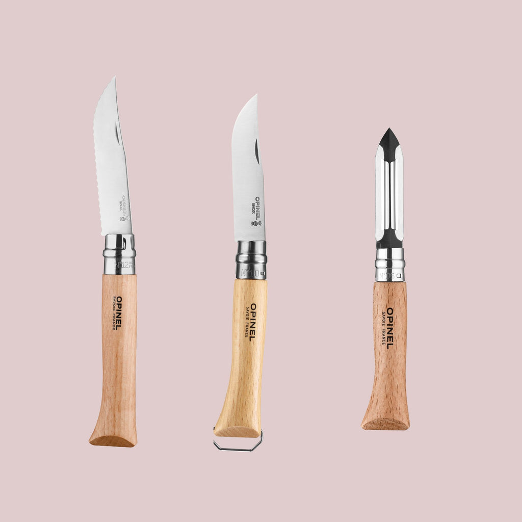 Opinel Nomad Cooking Kit med tre foldeknive, skærebræt og mikrofiberklud